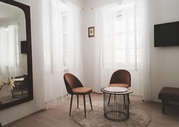 アパート Old Center リエカ